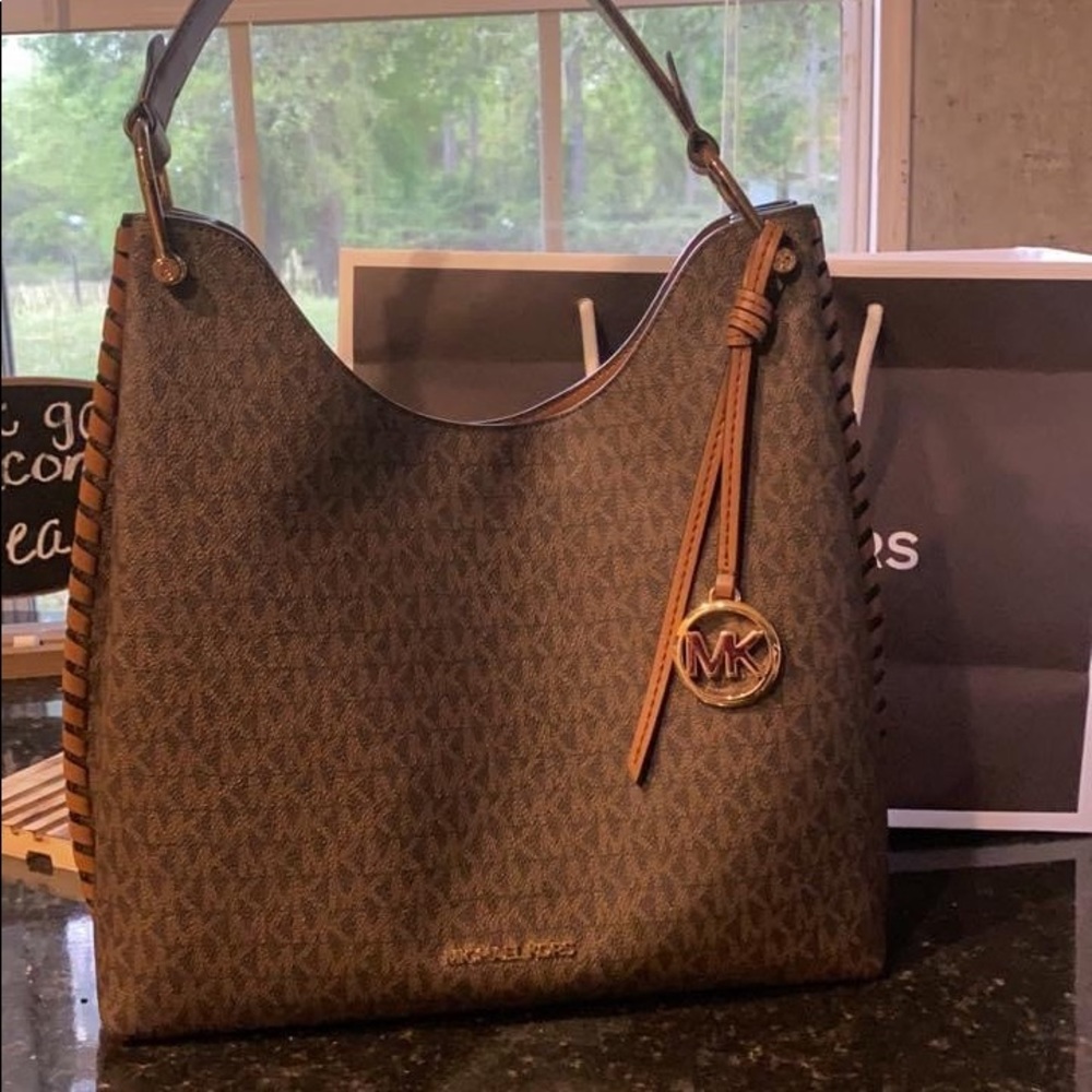 Michael kors purse like new limited edition